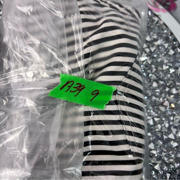 H&M shorts cuffed bottom stripes Black and White Striped Jean Shorts - Picture 7 of 7